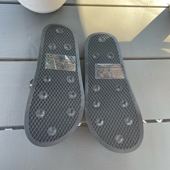 Pretty Floral Sandals - Picture 4 of 5